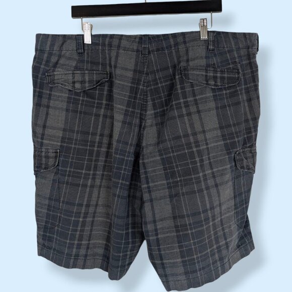 Dockers Dark Plaid Cargo Shorts - Picture 2 of 4